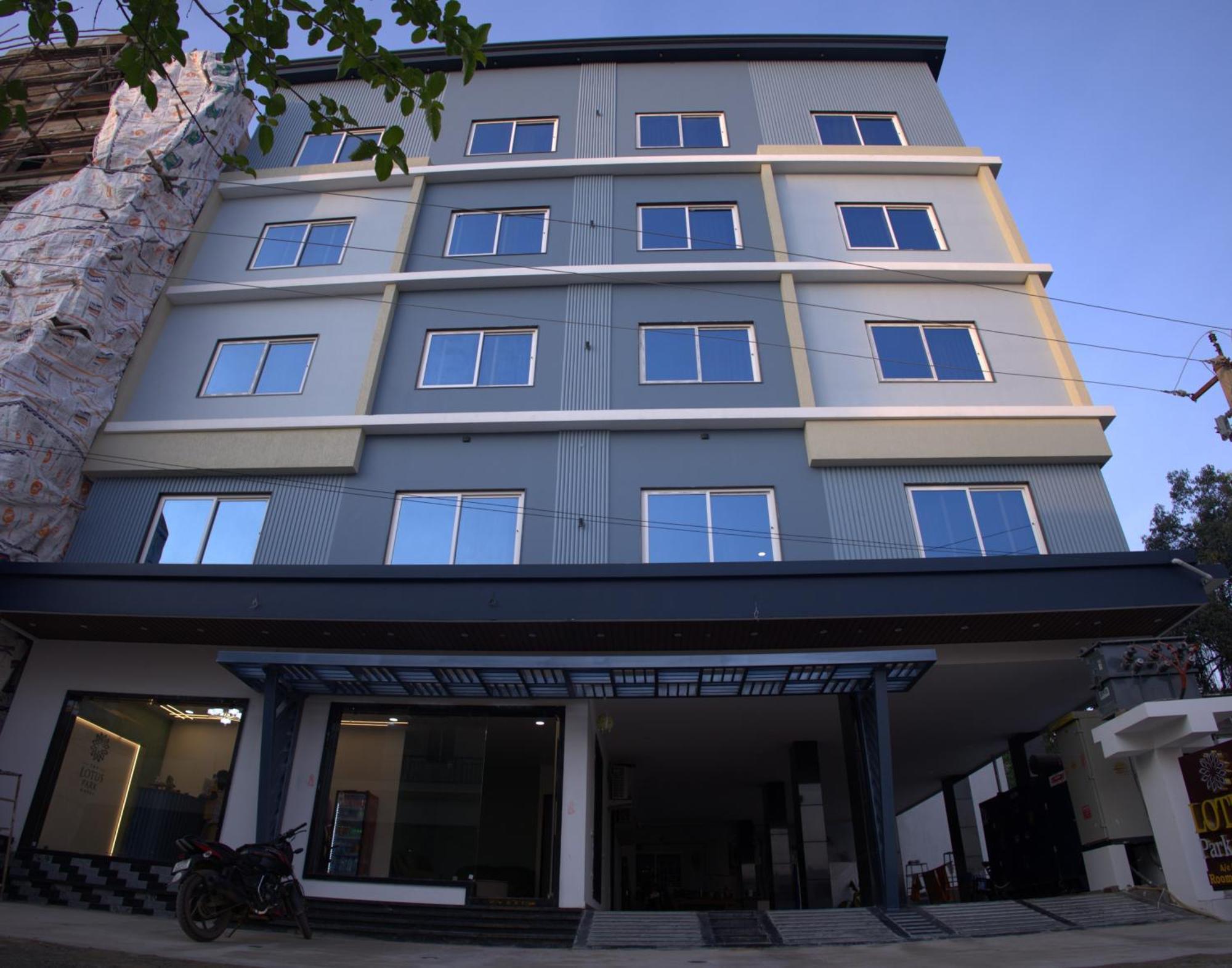 Hotel The Lotus Park Srikalahasti Exterior foto